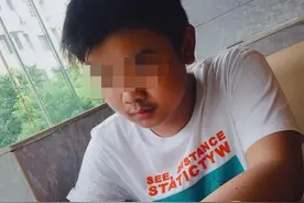 临澧一高一男生军训时中暑身亡，校方家属正协商善后事宜，专家：若气温过高，建议军训调整时间图片