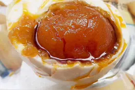 海鸭蛋跟咸鸭有什么区别？海鸭蛋：我一戳就流油，还被央视点名了图片