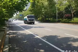 尽量减少对市民出行影响！石家庄改良洒水车提升作业精细化图片