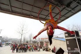 一些农村葬礼风俗比较低俗，这是什么原因造成的图片