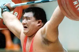 曾被誉为亚洲第一大力士，过世后妻女相继患癌，命运为何如此不公图片