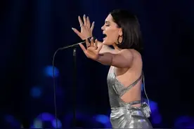 结石姐音乐天赋异禀，却被老天强开玩笑，各种疾病缠身图片