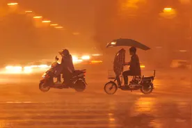 河南暴雨男子与妻儿失联！当事人：询问死亡名单后，邻居还帮忙找图片
