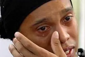 凄凉铁窗泪！罗纳尔迪尼奥四十岁生日却是阶下囚，巨星陨落太可惜图片