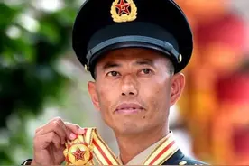 王忠心，初中文化“全能兵王”获八一勋章，退伍时：随时听从召唤图片