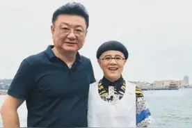主持界的7对模范夫妻：刘纯燕王宁从校服到婚纱，可惜李咏已离世图片