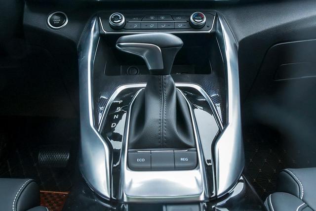 场地试驾上汽MAXUS EUNIQ 5，底盘质感出色的家用MPV