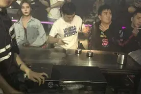 王思聪豪掷几十万开香槟，带名媛夜店蹦迪！阔气排场再现图片