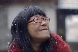 余秀华：想死的次数多了，你就会不把自己当个人了，当成一个畜生图片