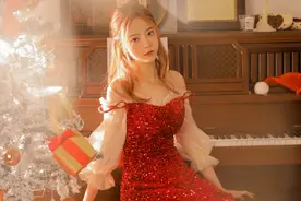 圣诞节LPL女解说纷纷晒自拍，西卡：周姐最好看，但我选一笔姐图片