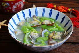丝瓜汤这样做，营养丰富味道好，我可以吃一大碗而不用担心长肉图片