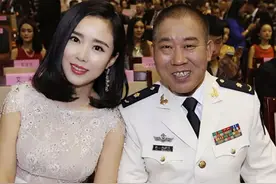 杜旭东未婚先孕的女儿：挺着大肚子离婚时，我曾让父亲心碎了一地图片