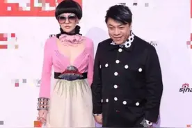 九头蛇蔡依林，爱婚纱陈奕迅，假胸肌周杰伦，都比不上他辣眼睛！图片