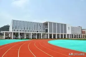 赤峰四中桥北新校投入使用 校园面积为红山区最大图片