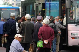 淄博老年人免费乘坐公交政策引起的担忧图片