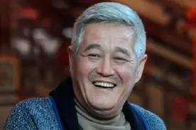 赵本山究竟多么拼？空腹喝了7瓶酒，喝完对方进医院他上台演出图片
