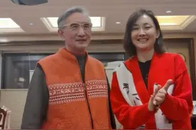 47岁牛莉晒素颜，脸色蜡黄气质不如71岁父亲？豪宅曝光太气派图片