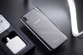 手机屏幕脏了怎么办？教你一招让屏幕恢复如新！图片