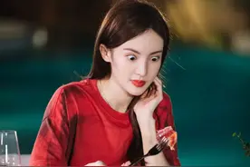 金晨爸爸火了！长相儒雅舞姿比女儿妖娆，职业曝光网友直呼厉害图片