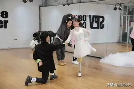 23岁失去双腿离了婚，25岁上春晚，33岁儿女双全：没人能打垮你图片