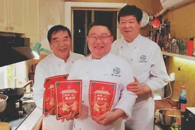 肘子猪蹄一起酱，老饭骨酱货上线啦，吃来吃去，还是肉香图片