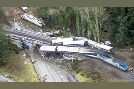 吐槽中国制造是山寨，现在自己高铁脱轨，又想寻求中国帮助视频封面