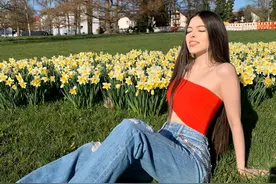 蜜桃臀、大长腿，德国双胞胎姐妹“绝美身材”：这什么人间尤物啊图片