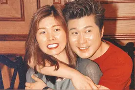 胡瓜全家福曝光，与前妻离婚20年仍亲密，现任妻子没出镜惹争议图片