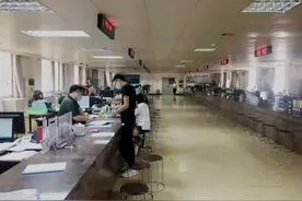 便民为民！云浮市行政服务中心推行延时服务图片