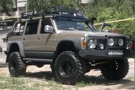 定位模糊的荣威RX8图片