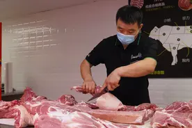 石家庄一“庖丁”解猪，整扇分割仅用时1分多钟图片