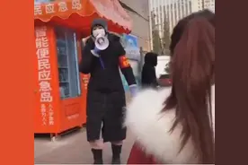 央视方琼素颜露面，熬夜包饺子黑眼圈明显，粉睡衣卖萌请假遭拒绝图片