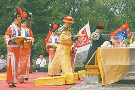 爱新觉罗后裔今何在？有人成书法家,有人公开祭祖,有人成影视明星图片