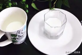 同样是牛奶，纯牛奶和鲜牛奶有啥区别？教您一招，以后别再买错了图片