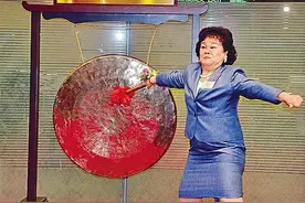 金嗓子喉片江佩珍：曾请罗纳尔多“假代言”，工作60年今成老赖？图片