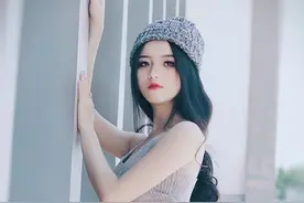 小说：月光下的校园偶遇：陈星与王珊珊的邂逅图片