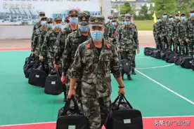 摊上______的新训班长，你就偷着乐吧！图片
