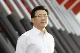 挖掘机卖疯了！他是最大的赢家图片