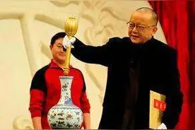 著名演员王刚误砸2亿文物，被收藏者送上法庭，后来是怎么解决的图片