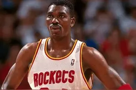 重排NBA历史10大球星，奥尼尔成守门员 伯德第8 科比第5图片