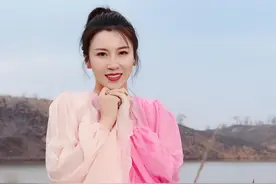 陕北民歌“小天后”郭涛，一朵耀眼夺目的山丹丹花图片