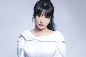 40岁柳岩健身照爆出，训练时汗流浃背：性感身材是需要汗水浇灌图片