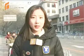 青园街单行路段，多辆汽车闯禁行，记者提醒要遵守交通规则视频封面