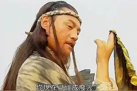 难怪岳夫人要自杀，你看看她被抓时，岳不群和魔教男人对她做了啥图片