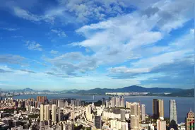 把深圳规划图对折一下，东西部差异一目了然图片