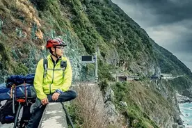 90后揣着5000块骑单车玩命环游中国，睡桥洞、摸黑爬雪山图片