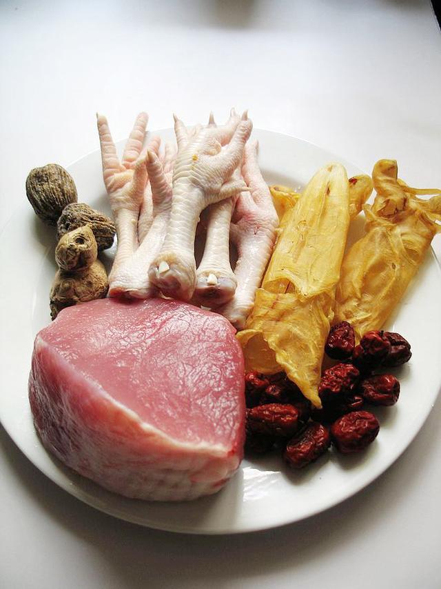 花胶猪骨鸡脚汤 2026年花胶煲猪骨鸡脚的做法 花胶猪骨鸡脚汤 2026年花胶煲猪骨鸡脚的做法