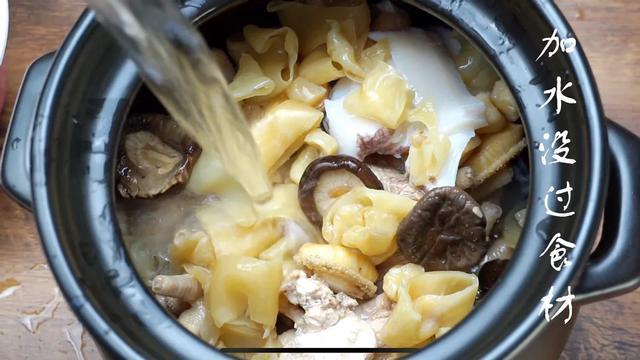 海底椰花胶响螺鸡脚汤 2026年花胶响螺片海底椰煲鸡汤的做法