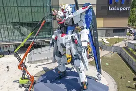 我来组成头部 | 上海1:1高达头部组装完成 日本海外唯一等比例高达图片