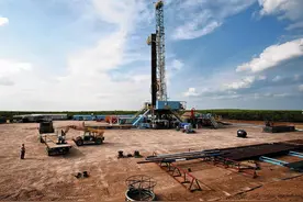 沙漠中发现35亿吨石油，相当于中国7年进口量，为啥不开采？图片